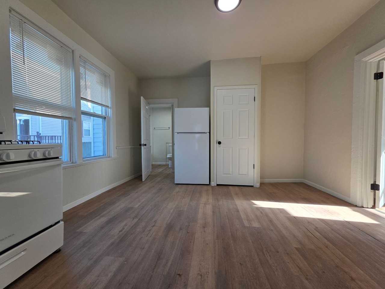 210 S Maple Avenue Triplex - Photo 2 of 39