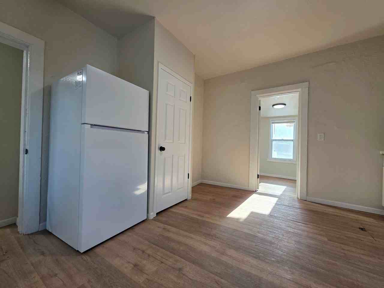 210 S Maple Avenue Triplex - Photo 4 of 39