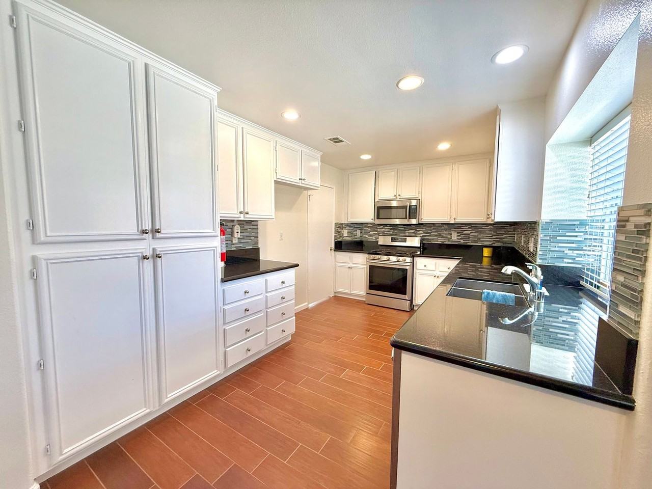 4202 Hidatsa St - Photo 5 of 30