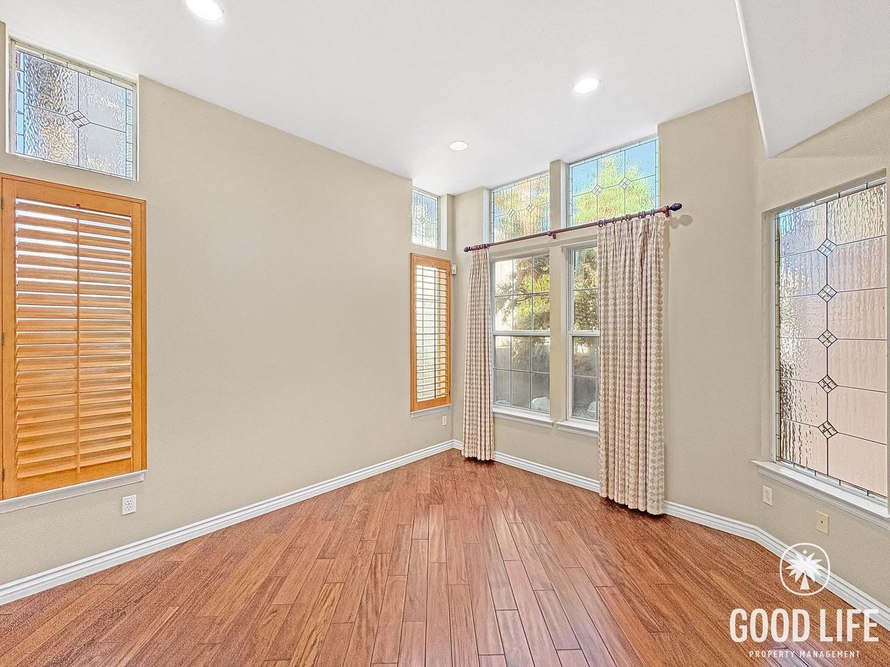 3560 Torrey View Ct - Photo 5 of 26