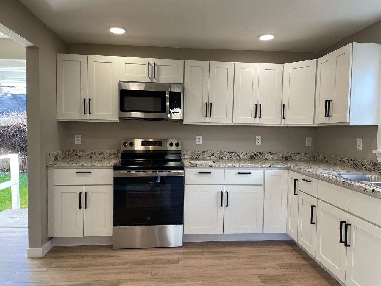 709 W Jackson St - Photo 5 of 16