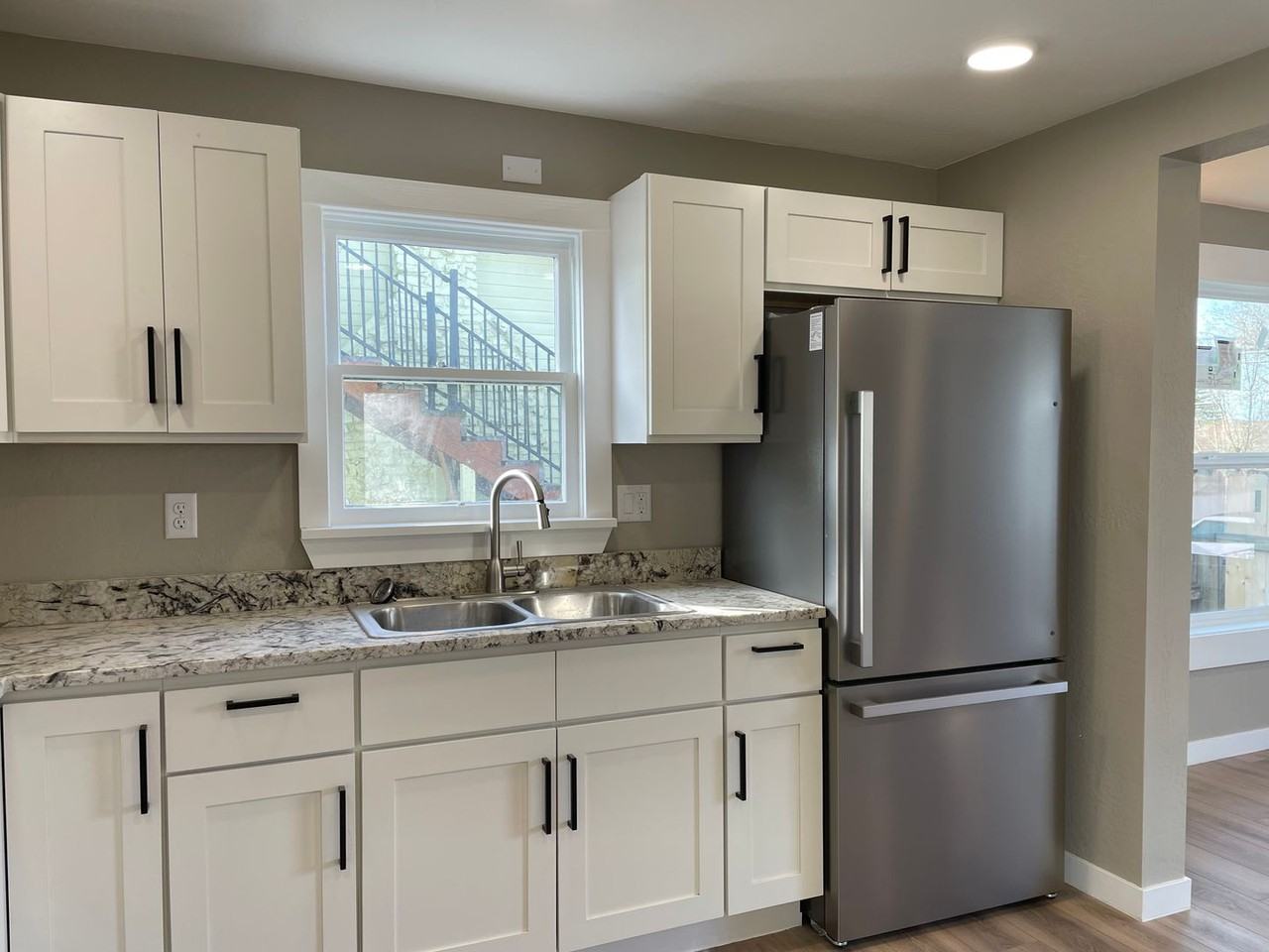 709 W Jackson St - Photo 6 of 16