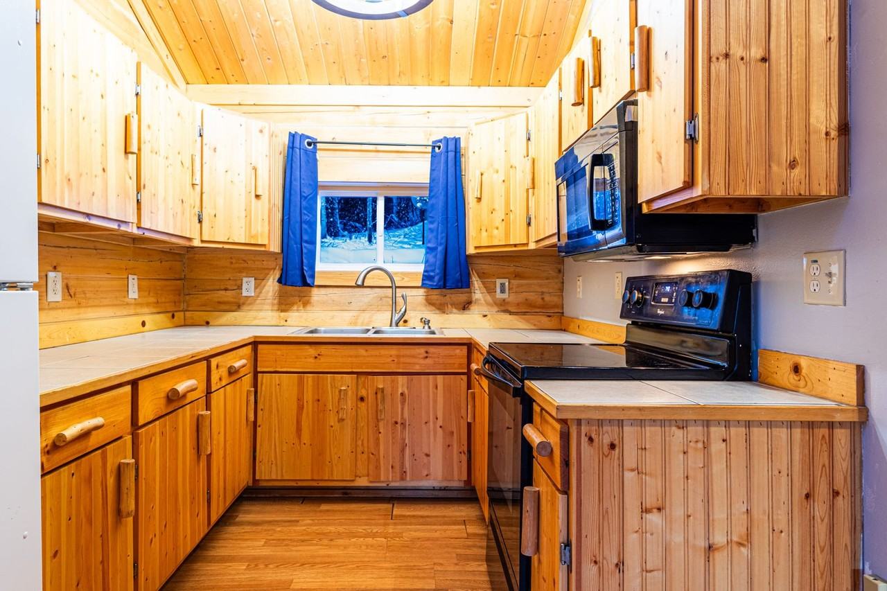 1428 Kirk Cir - Photo 2 of 11