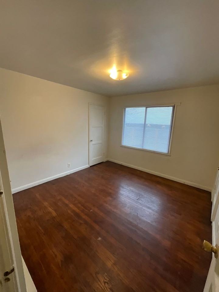 806 Nw 53rd St - Photo 7 of 16