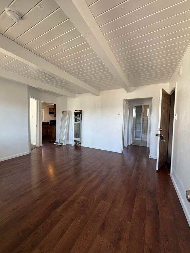 585 Denslowe Dr #C - Photo 3 of 9