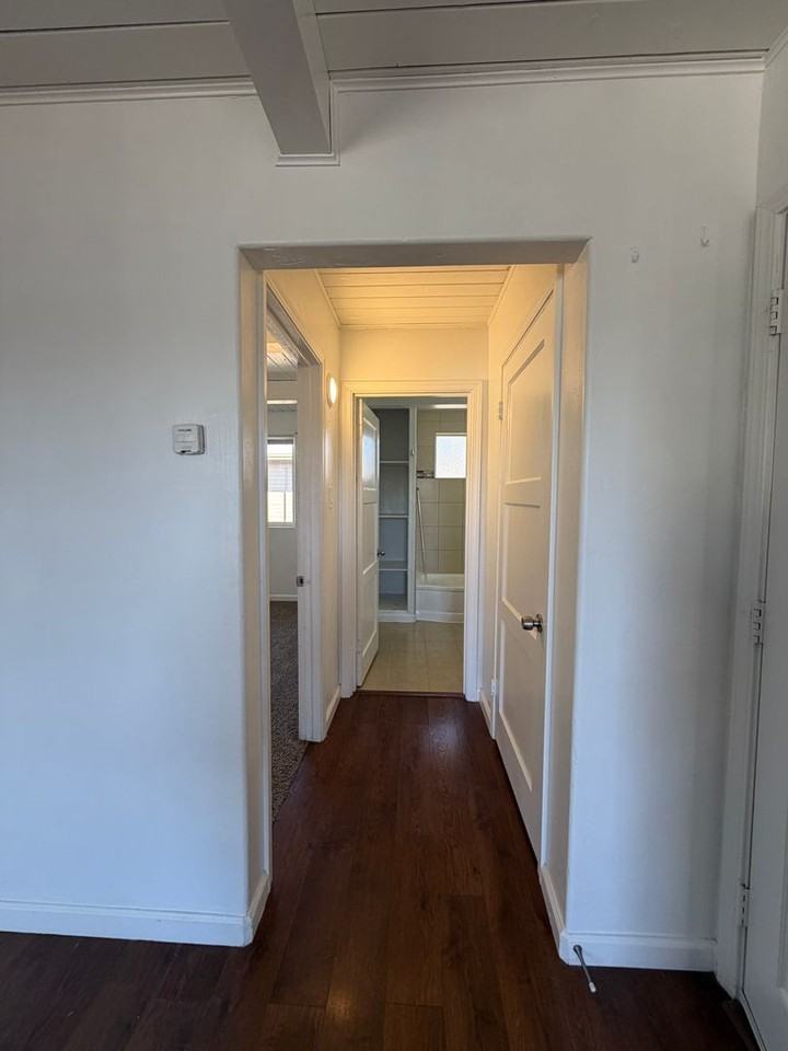 585 Denslowe Dr #C - Photo 4 of 9