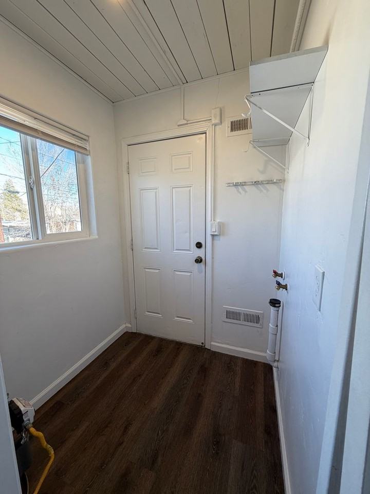 585 Denslowe Dr #C - Photo 6 of 9