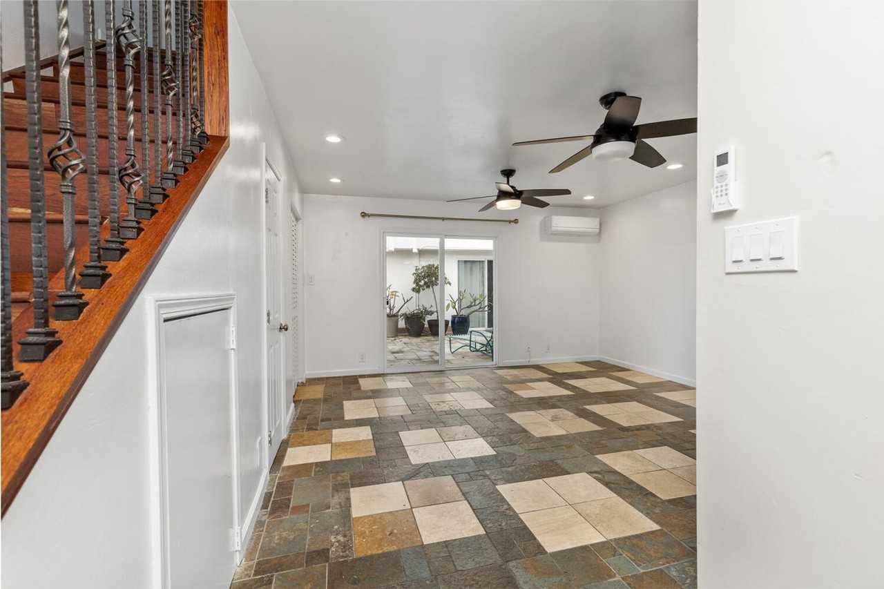 212 Oceanside Blvd #7 - Photo 4 of 37