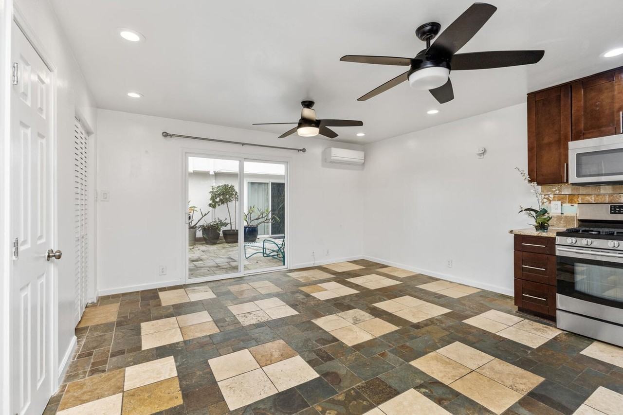 212 Oceanside Blvd #7 - Photo 5 of 37