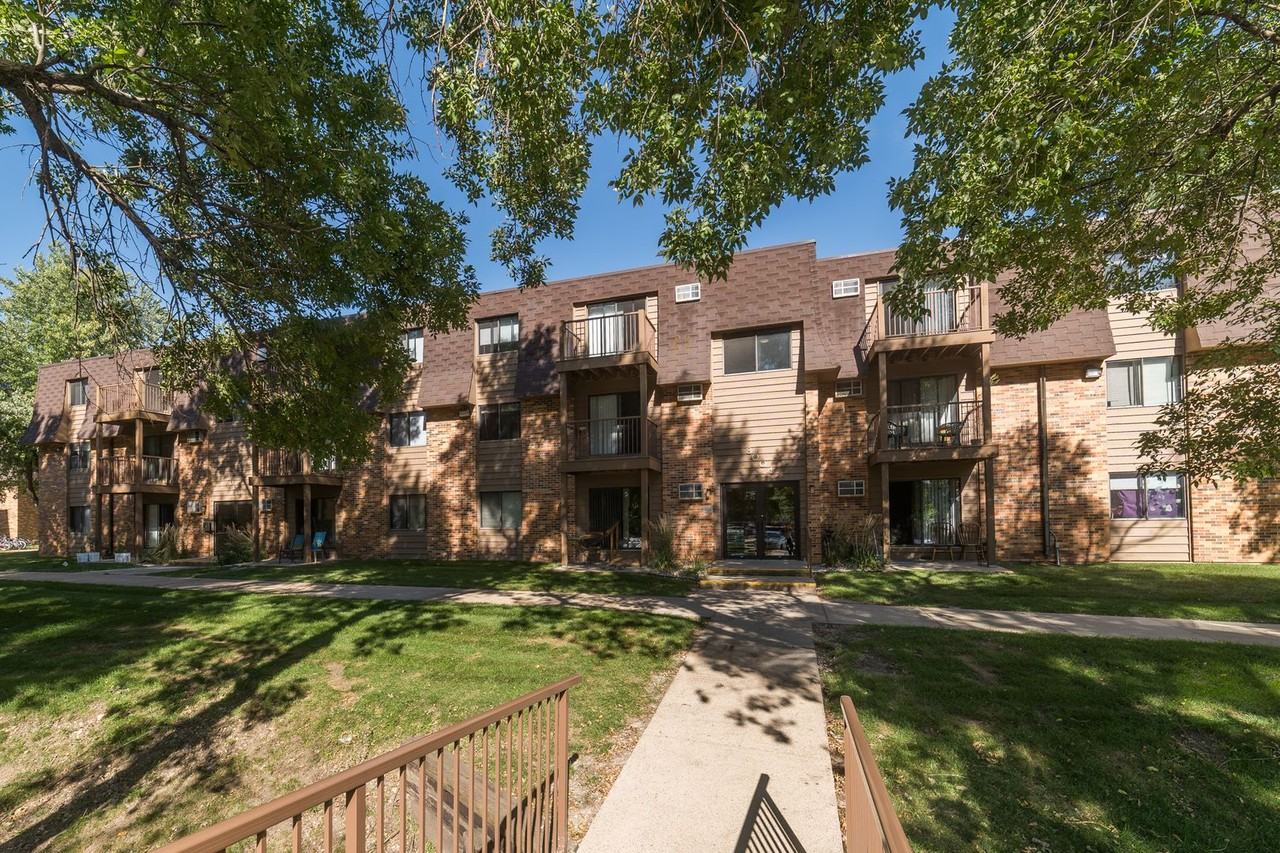 2900 S Louise Ave - Photo 6 of 37