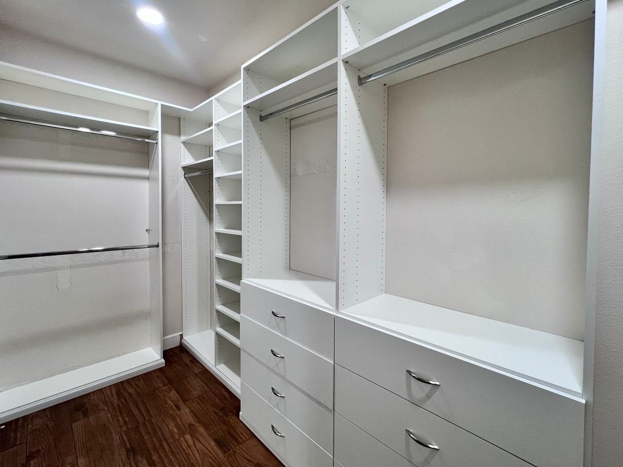 3287 Dennis Ave - Photo 5 of 33