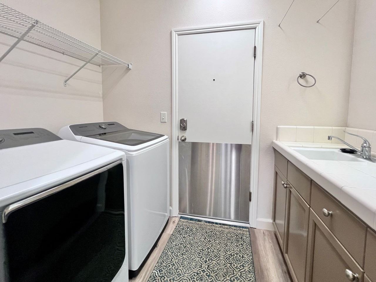 3287 Dennis Ave - Photo 6 of 33