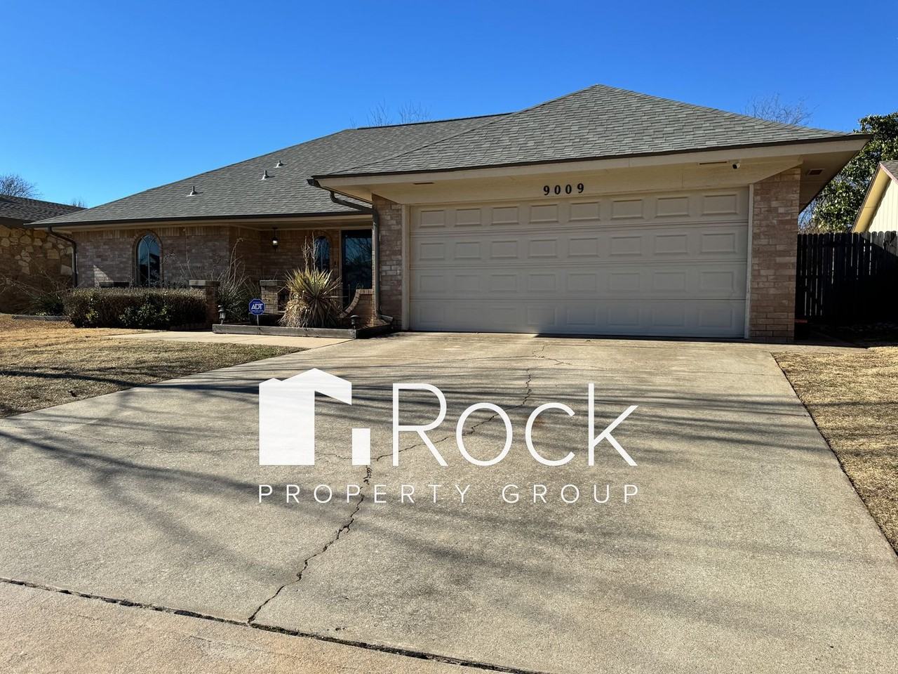 9009 Rolling Green Ave - Photo 3 of 41