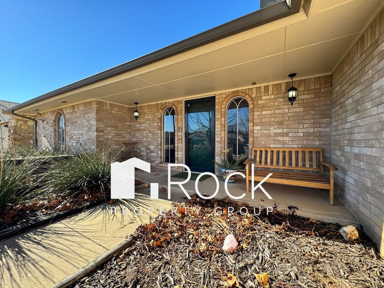 9009 Rolling Green Ave - Photo 5 of 41