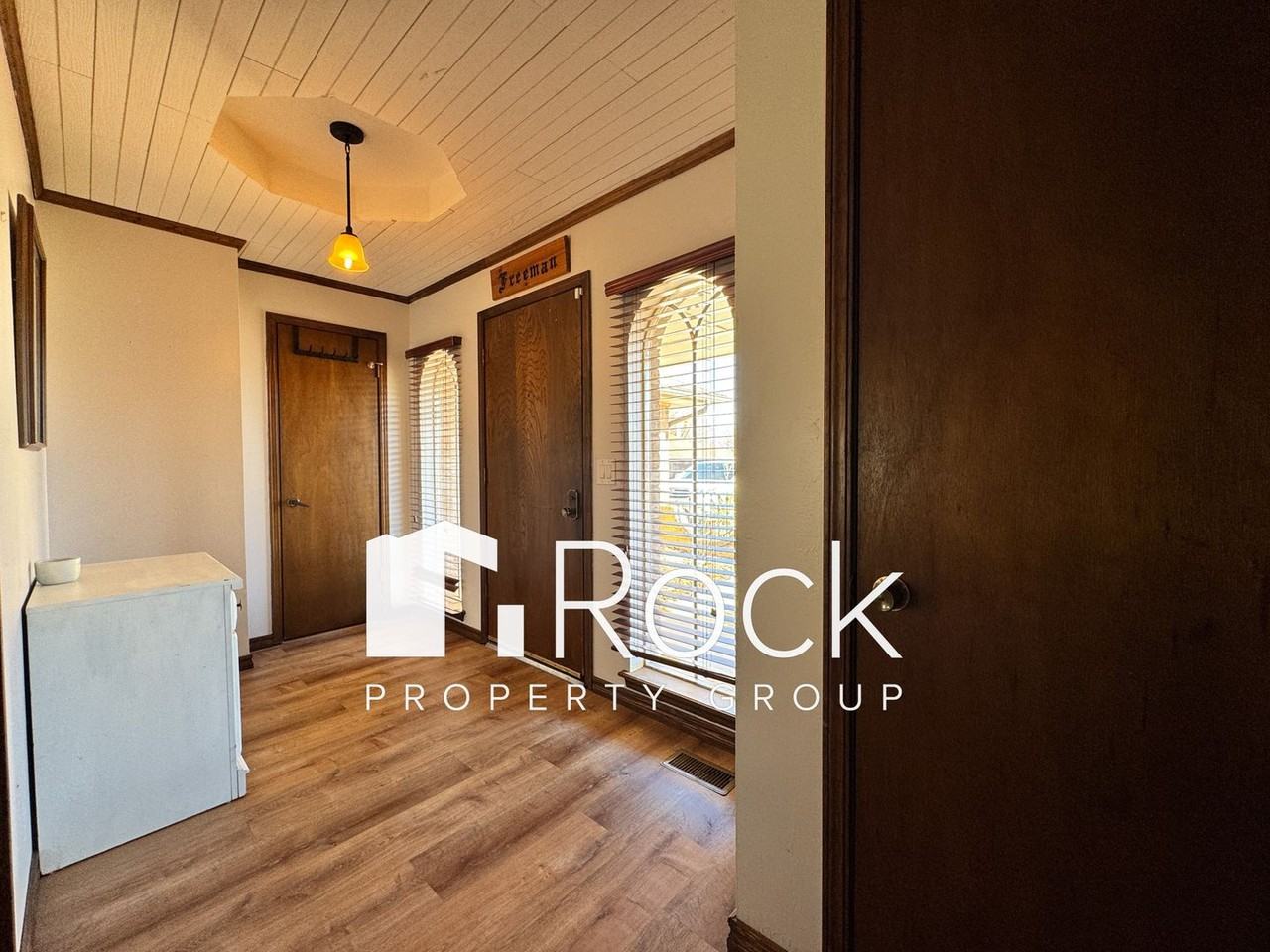 9009 Rolling Green Ave - Photo 7 of 41