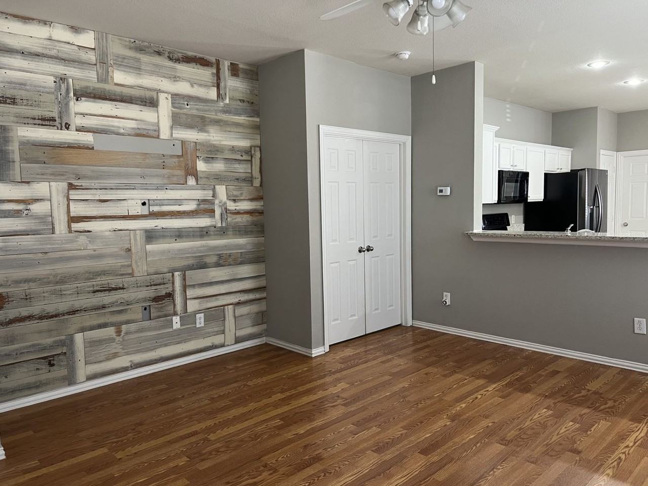 9809 Cedarcrest Dr - Photo 2 of 3