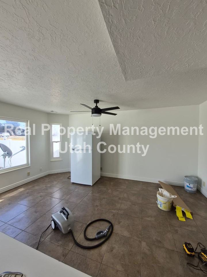 747 Hanover Dr - Photo 5 of 34