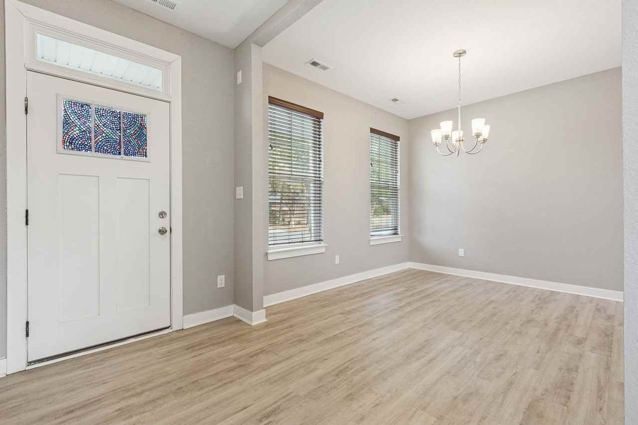 2521 Dominion Ave - Photo 2 of 39