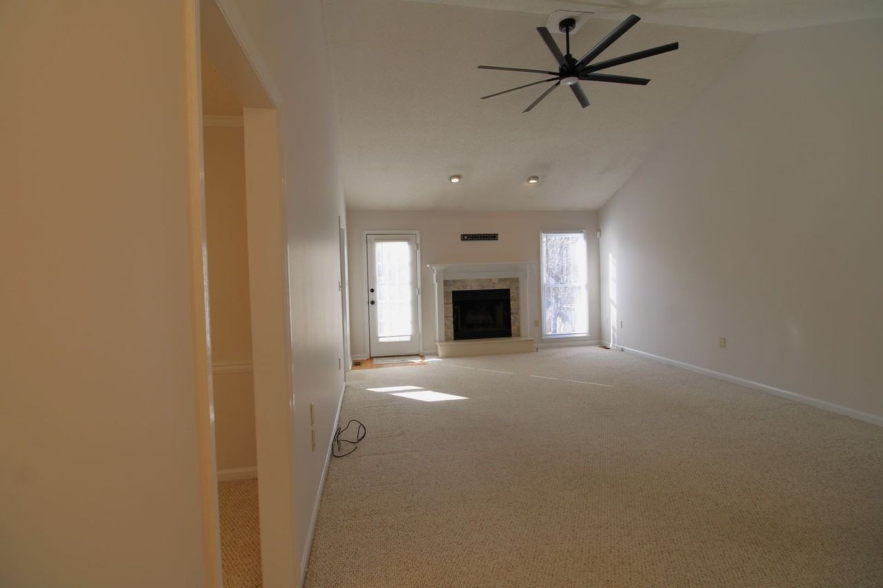 200 N Wesleyan Cir - Photo 2 of 27