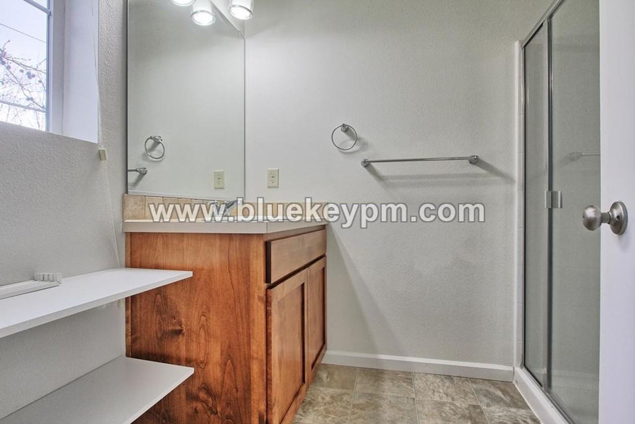 210 Ne Newhouse Rd - Photo 7 of 11