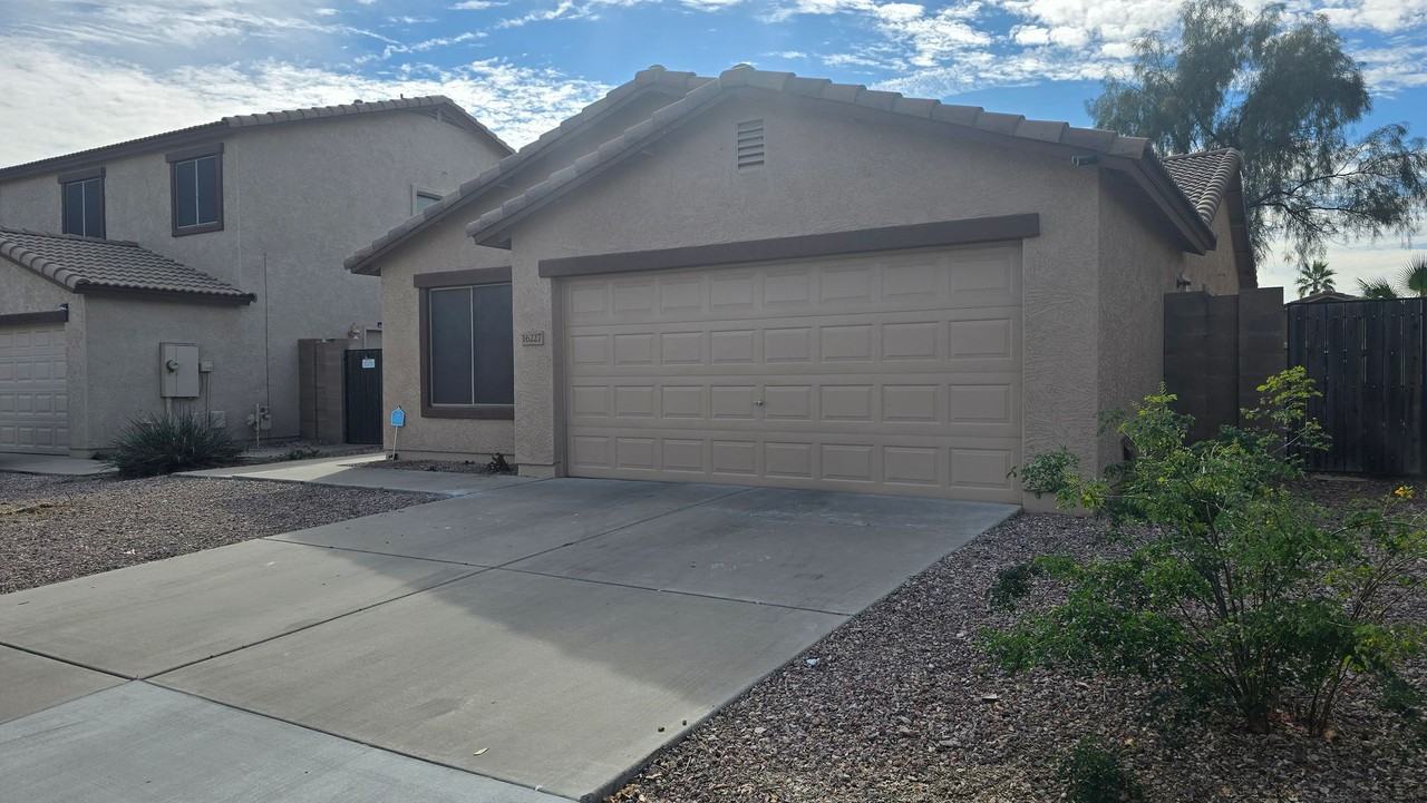 16227 W Maui Ln - Photo 3 of 25