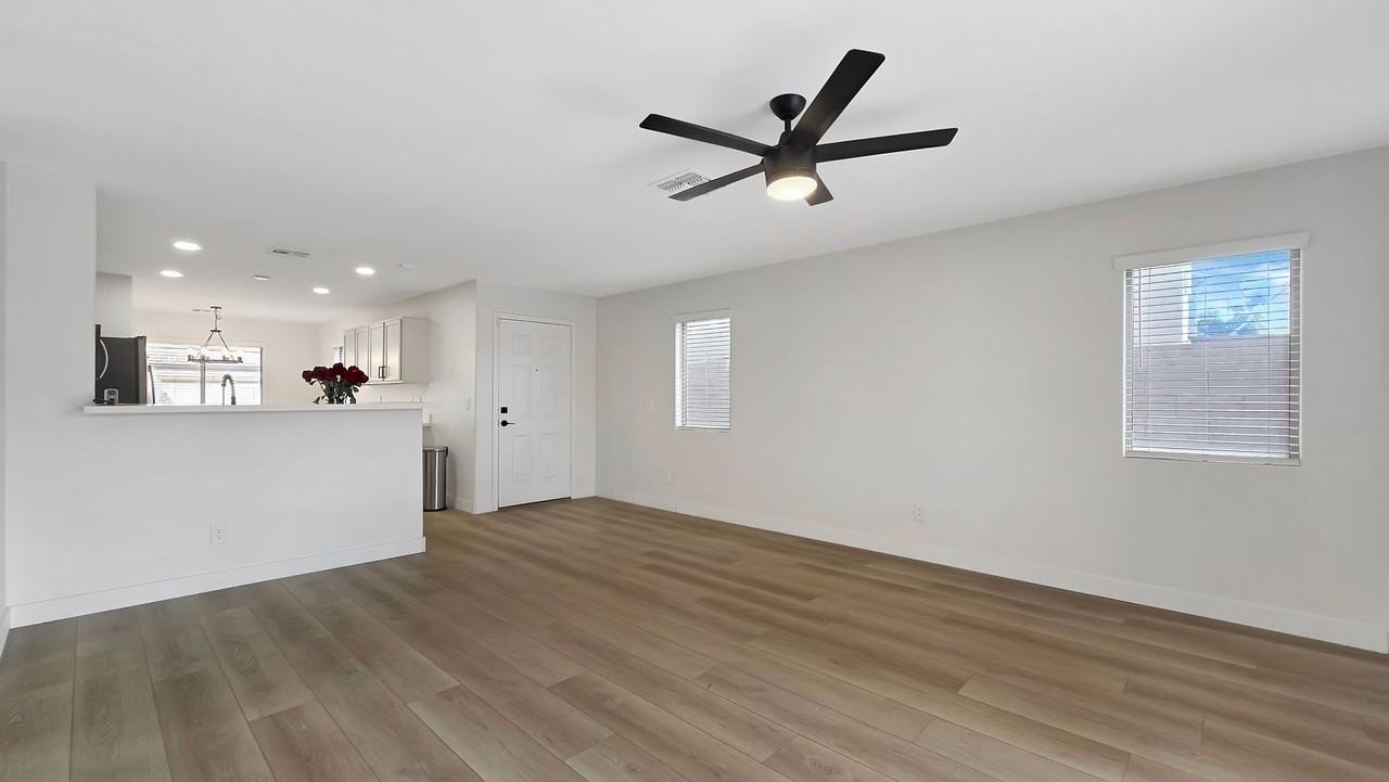 16227 W Maui Ln - Photo 6 of 25