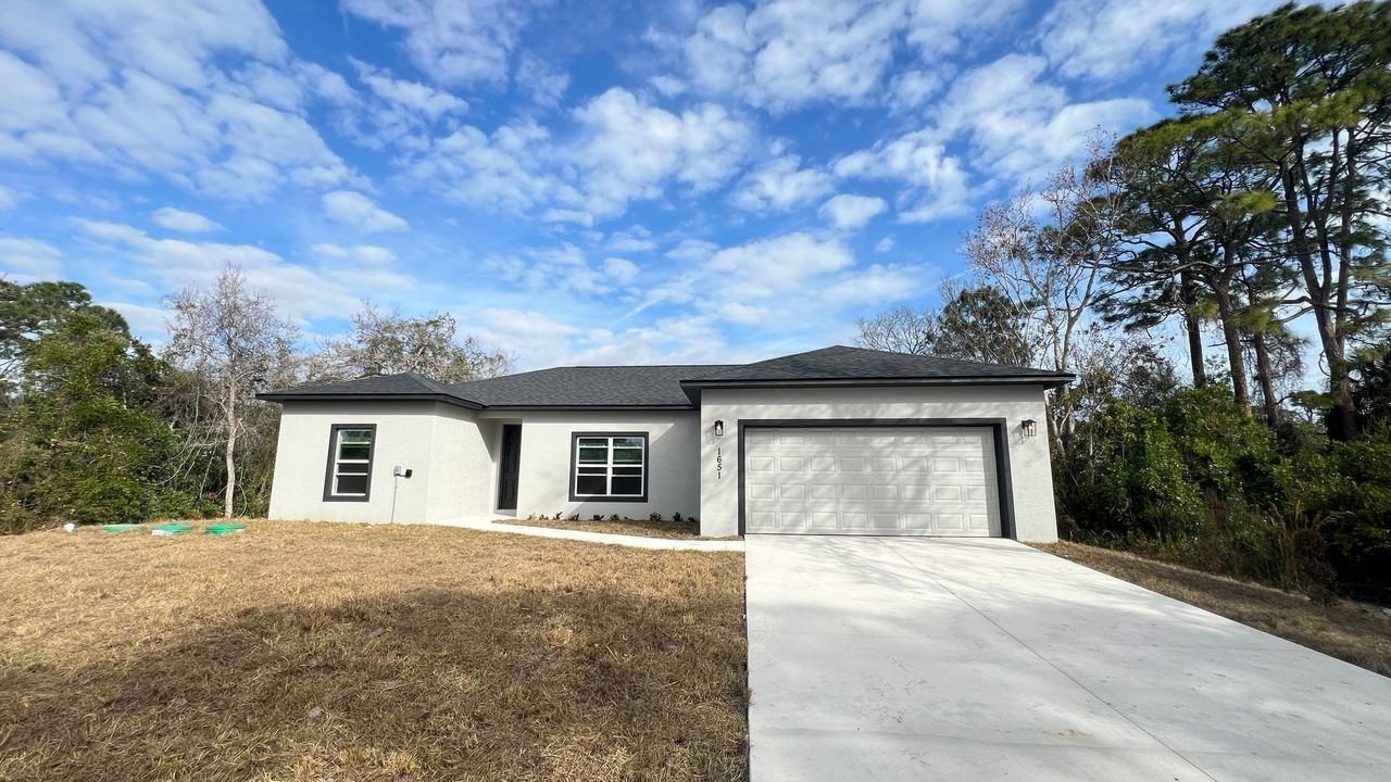 1651 Welland St Se - Photo 3 of 33