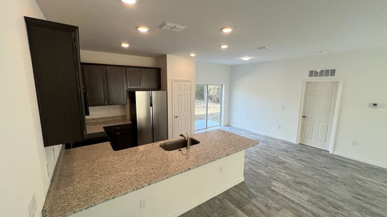 1651 Welland St Se - Photo 5 of 33