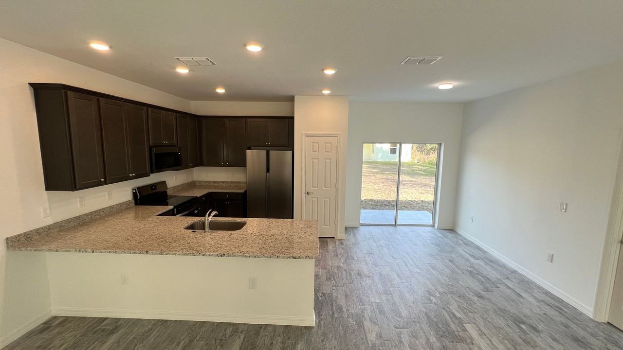 1651 Welland St Se - Photo 6 of 33