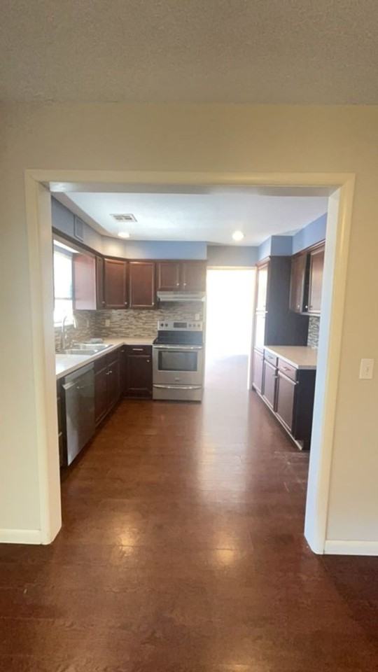 2820 Northampton Pl - Photo 4 of 13