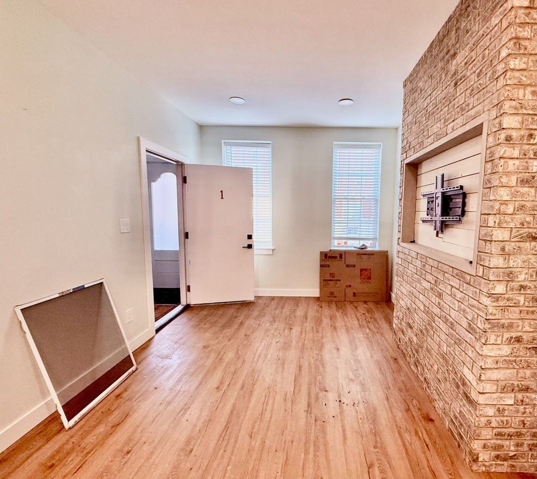 1226 Snyder Ave - Photo 4 of 32