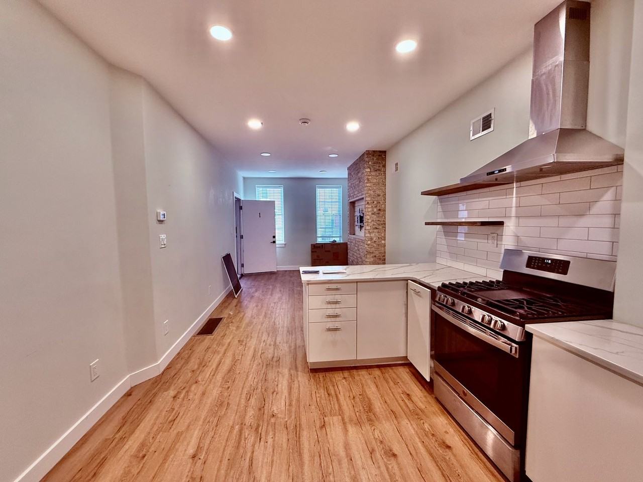 1226 Snyder Ave - Photo 5 of 32