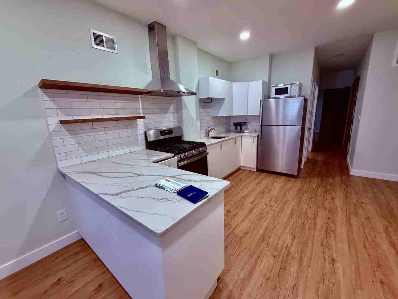 1226 Snyder Ave - Photo 7 of 32