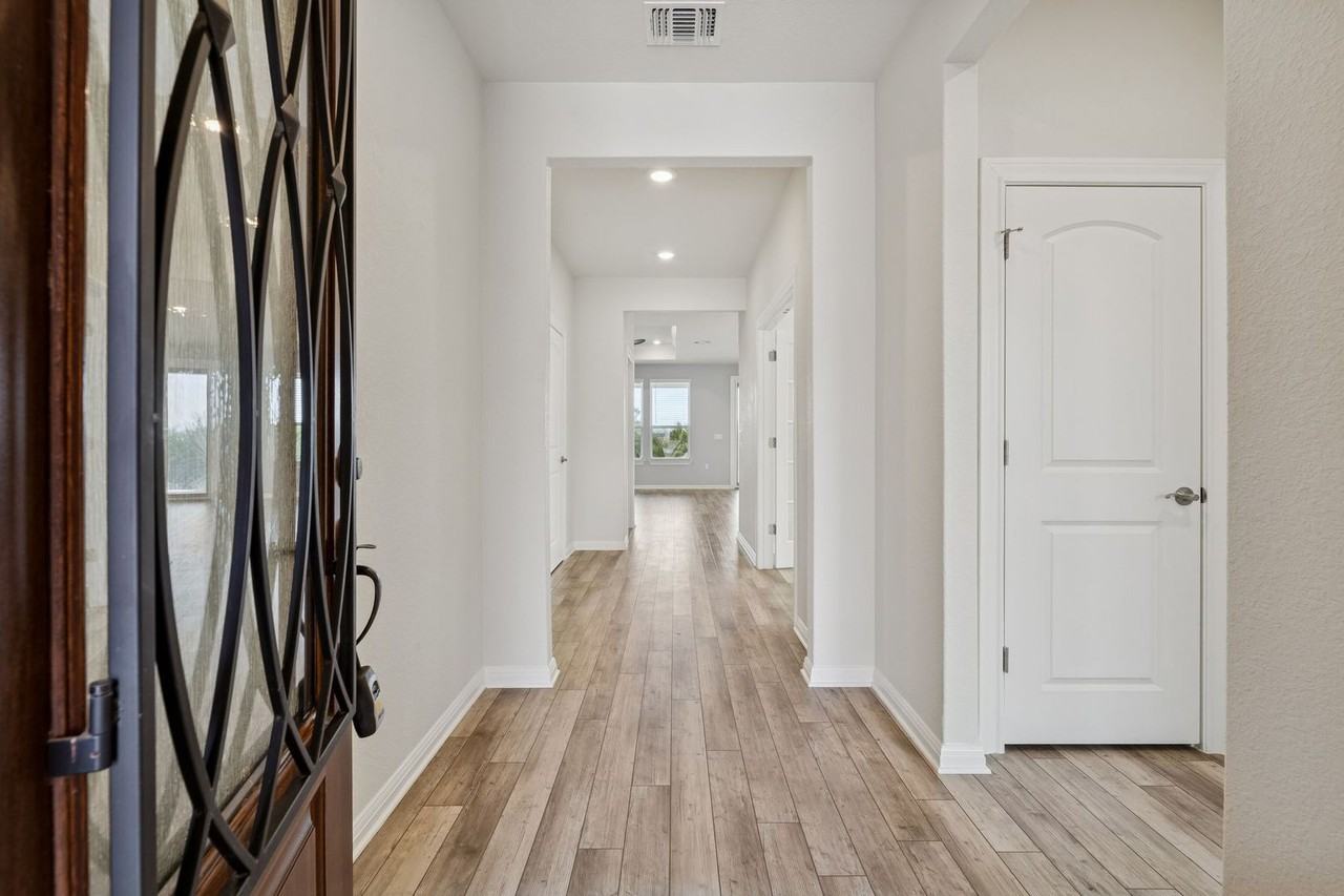 603 Double Loop St - Photo 2 of 32