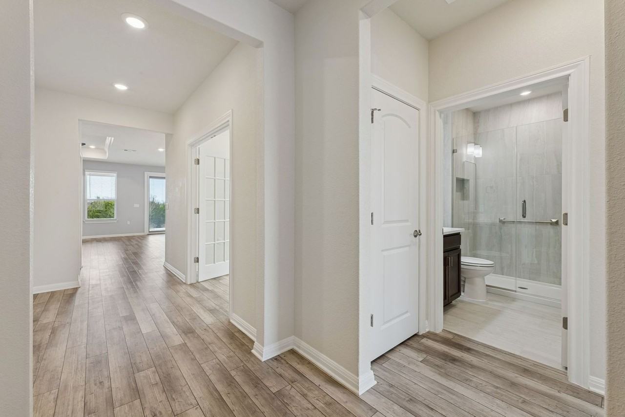 603 Double Loop St - Photo 3 of 32