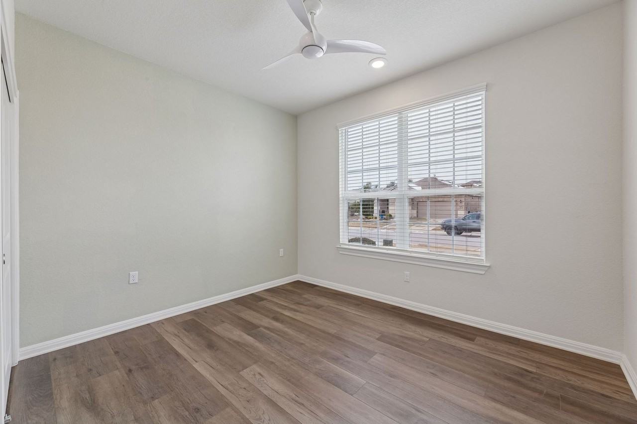 603 Double Loop St - Photo 5 of 32