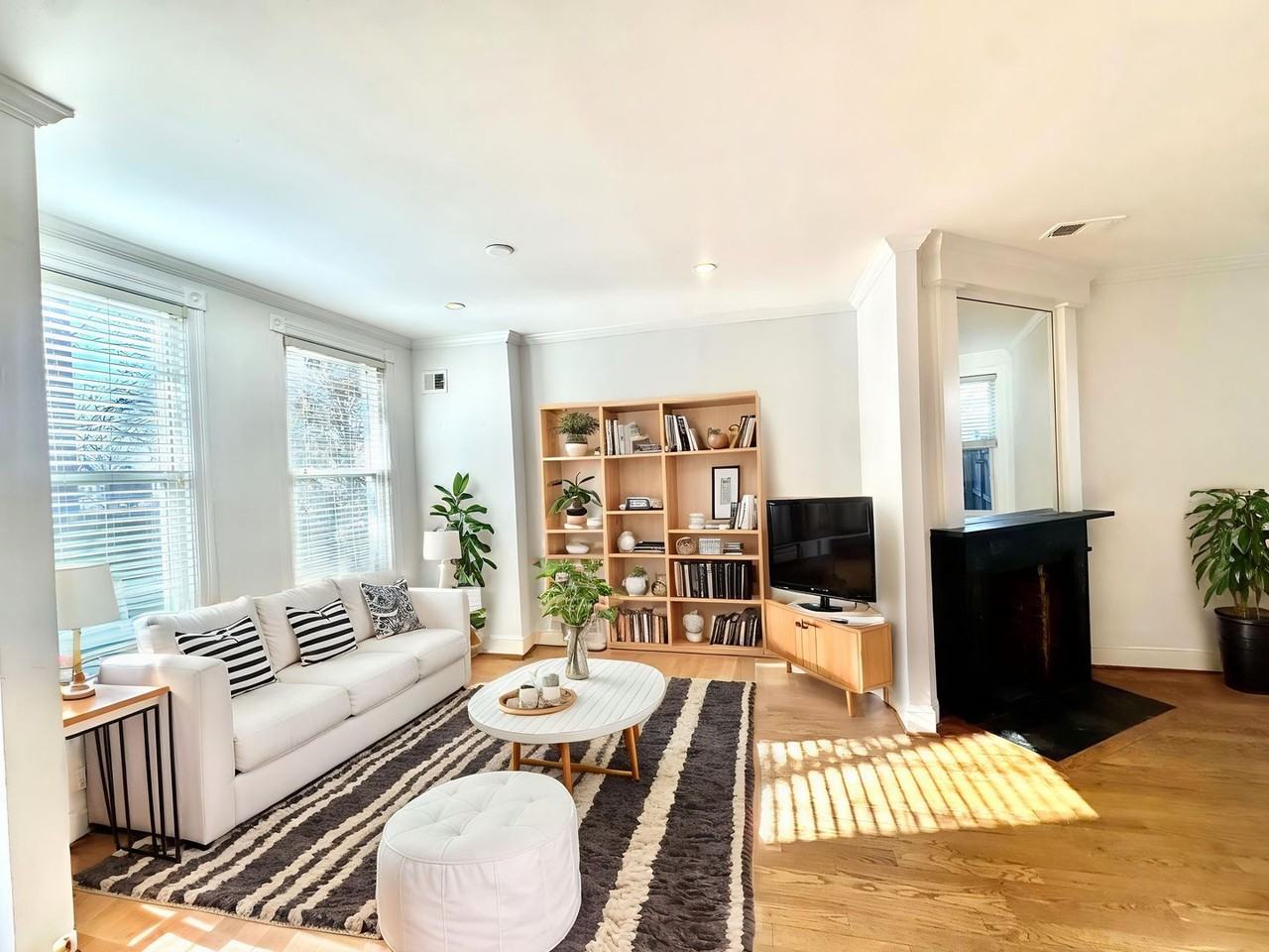 769 Kenyon St Nw - Photo 3 of 17