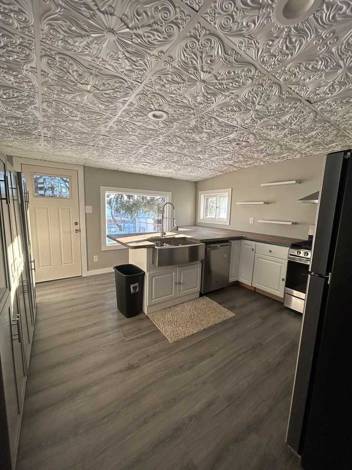 641 Pine St - Photo 4 of 21