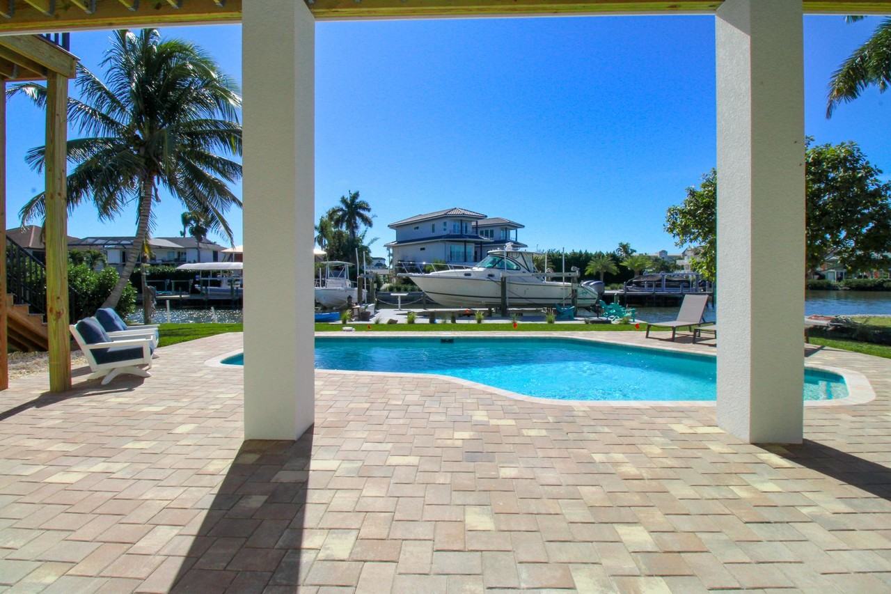 4879 Esplanade St - Photo 6 of 50