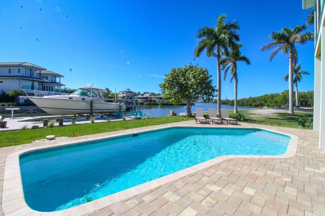 4879 Esplanade St - Photo 7 of 50