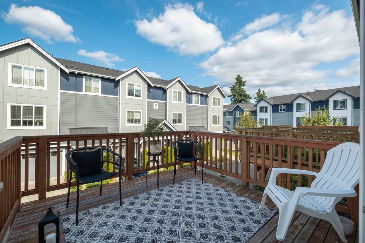 1621 Seattle Hill Rd - Photo 3 of 32