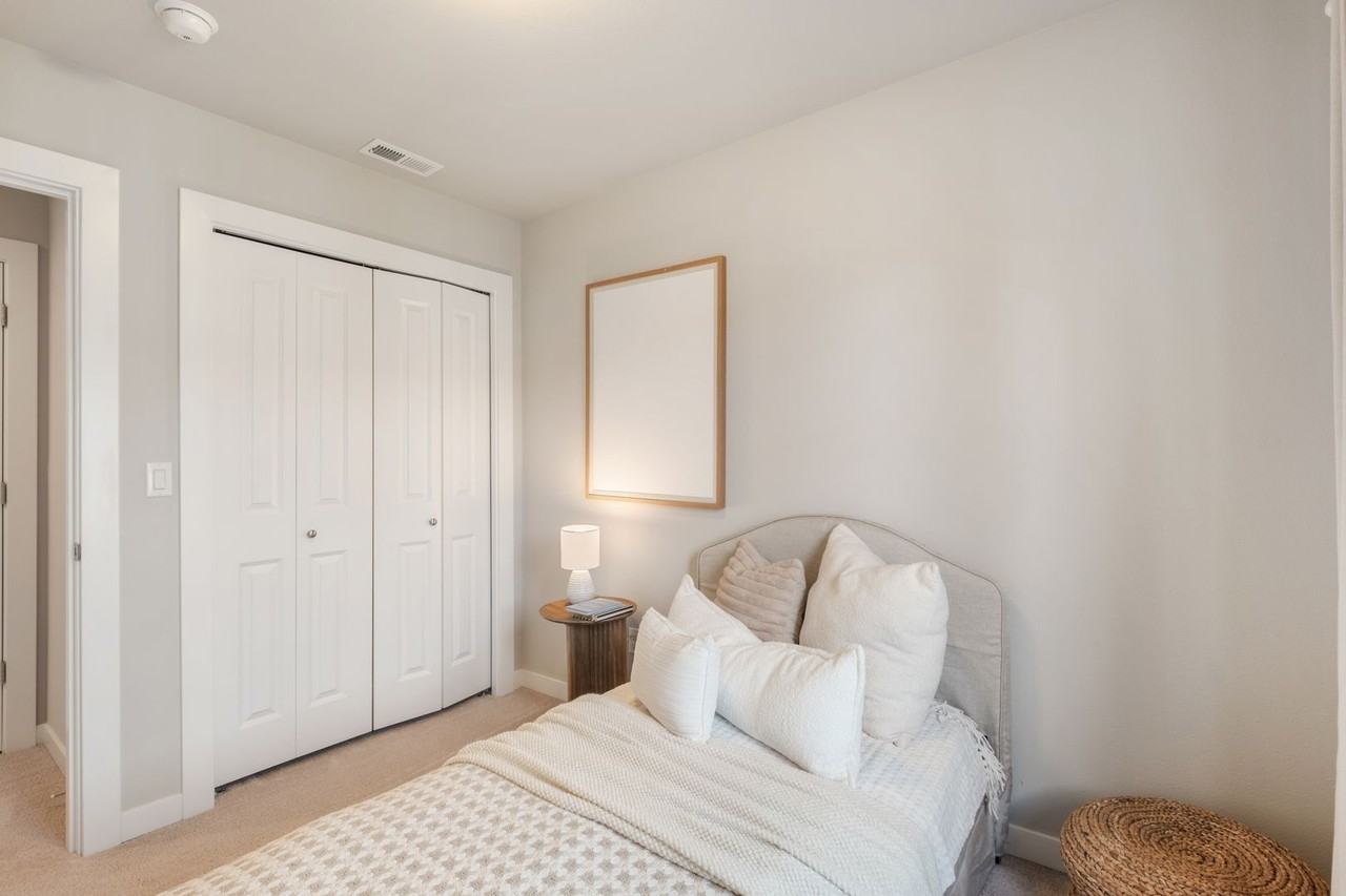 1621 Seattle Hill Rd - Photo 6 of 32