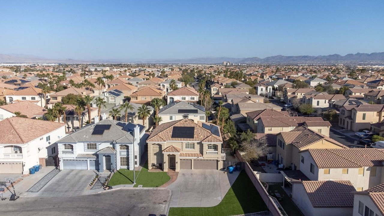 7898 Spindrift Cove St - Photo 4 of 50