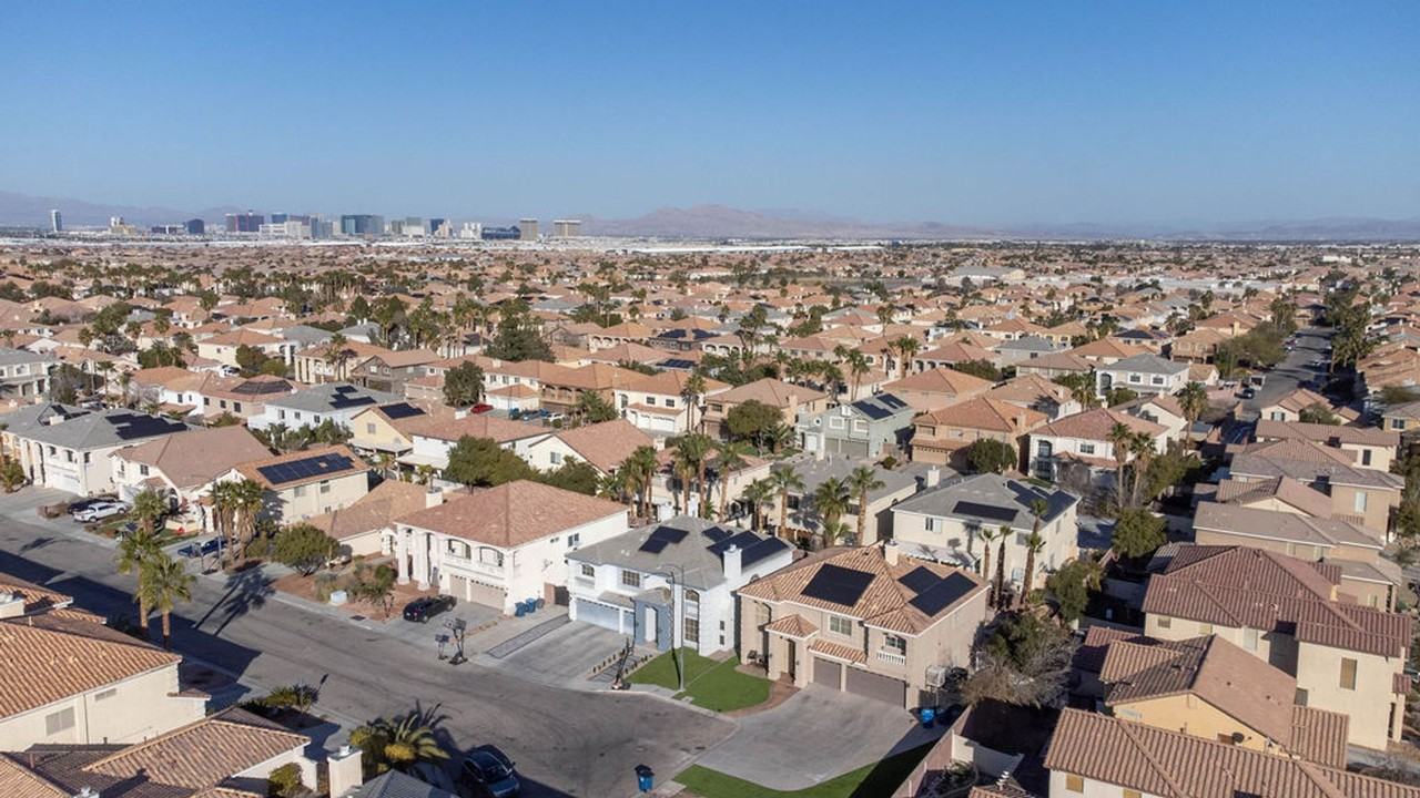 7898 Spindrift Cove St - Photo 6 of 50