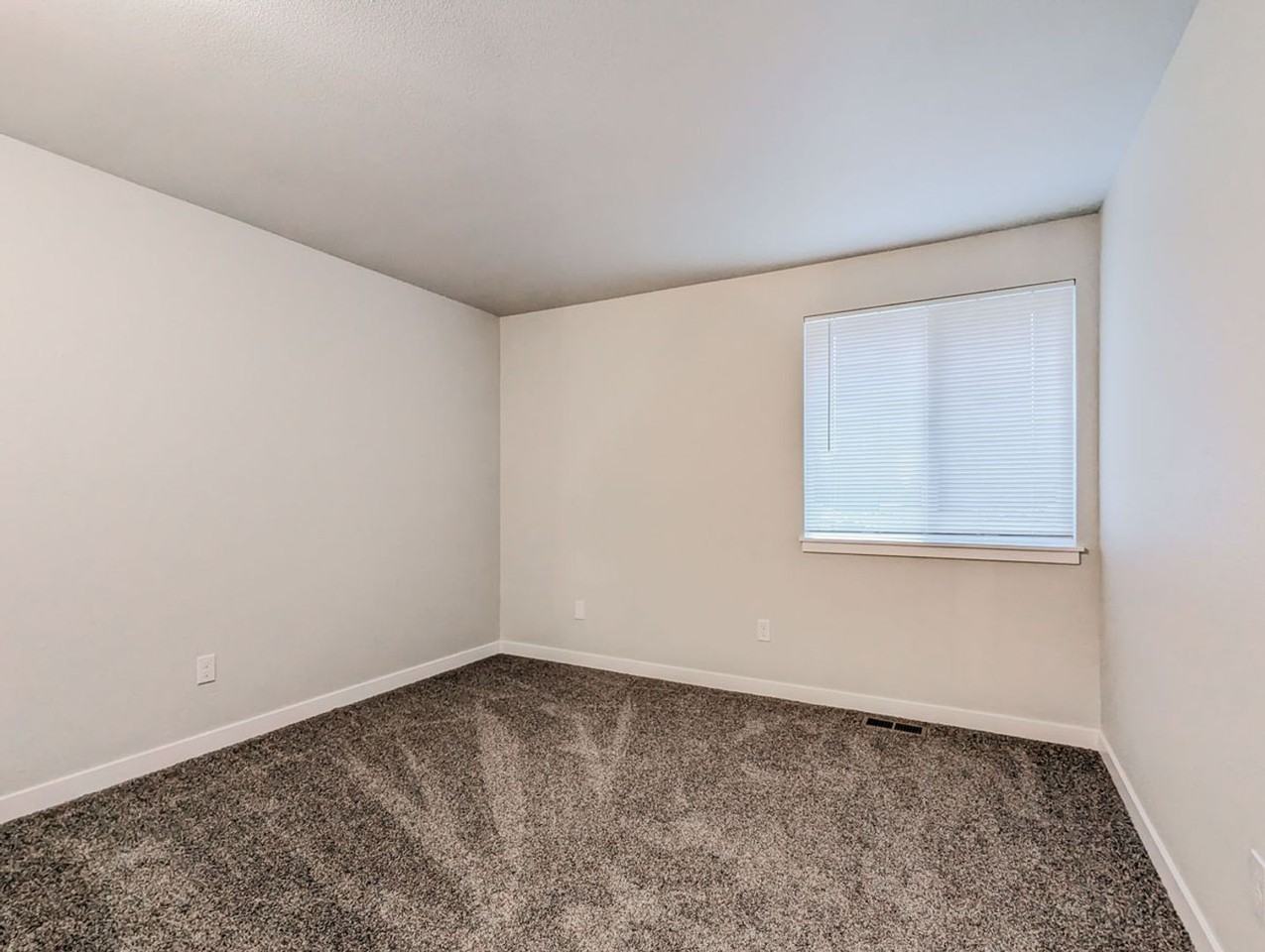 9131 7th St Se - Photo 7 of 14