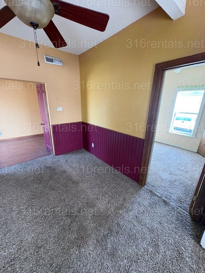 600 W 1st St - Photo 4 of 24