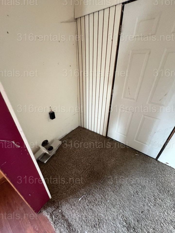 600 W 1st St - Photo 7 of 24