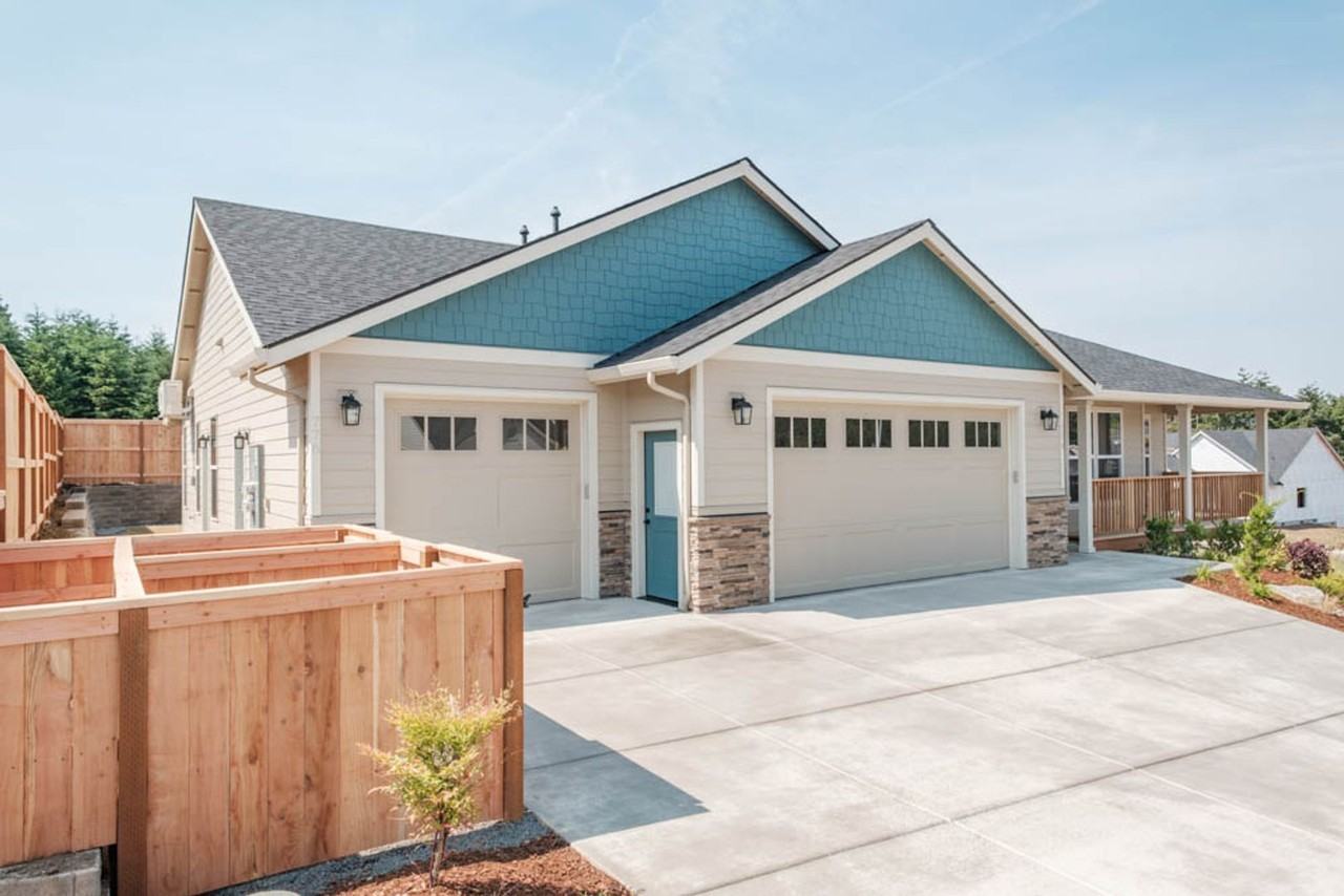 776 Riley Dr - Photo 3 of 13