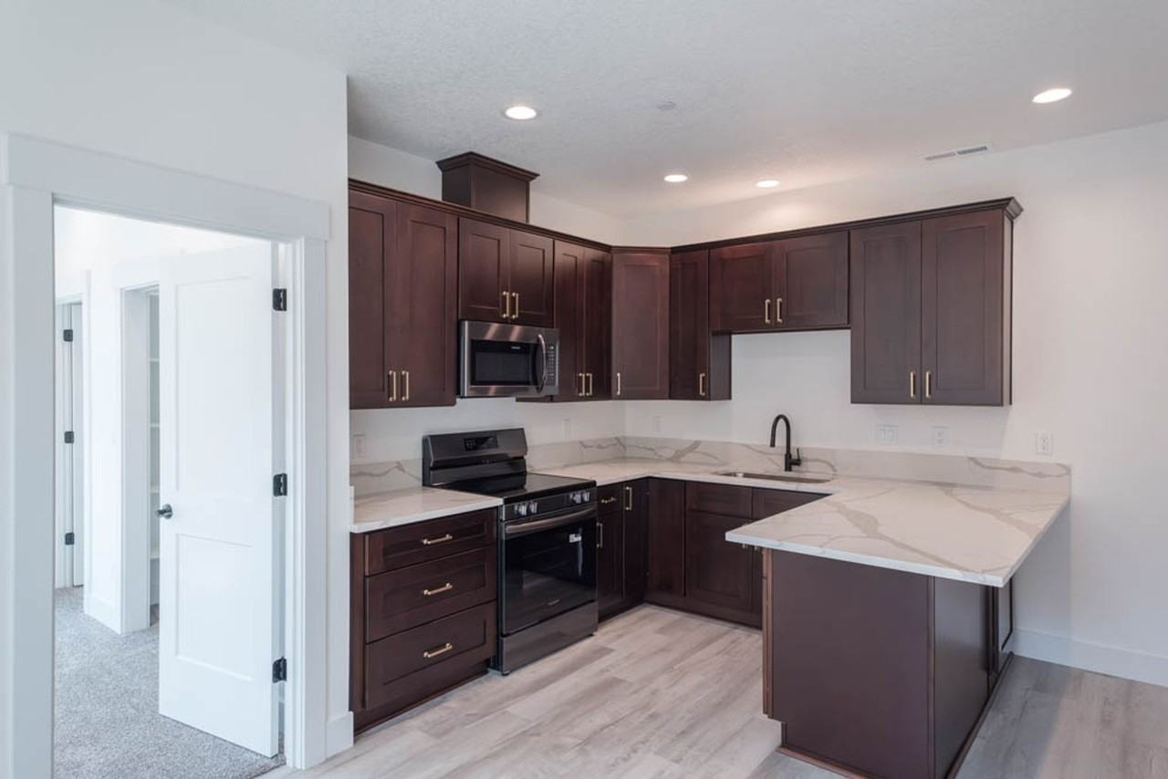 776 Riley Dr - Photo 6 of 13