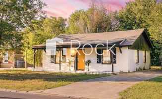 featured image of 521 E Douglas Dr